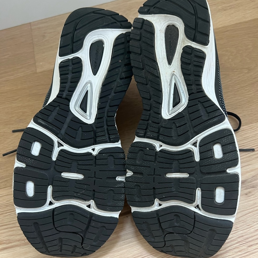New Balance 880 running shoes Size 9